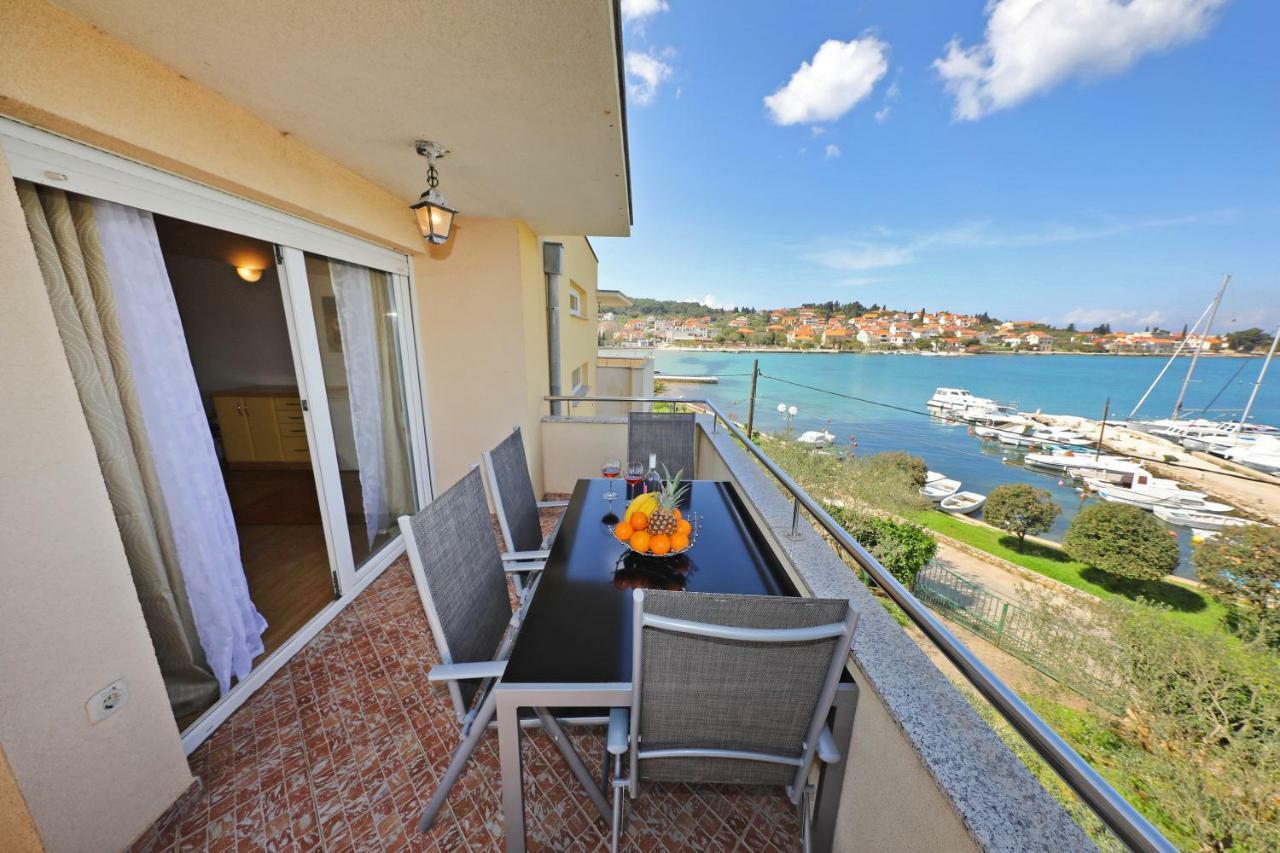 Apartmani Junto Preko Exterior photo